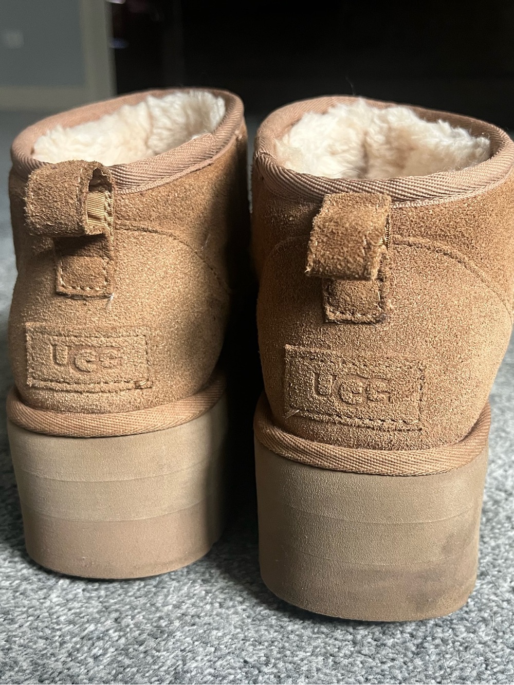 UGG womens Mini Shearling Boot - Chestnut Brown
